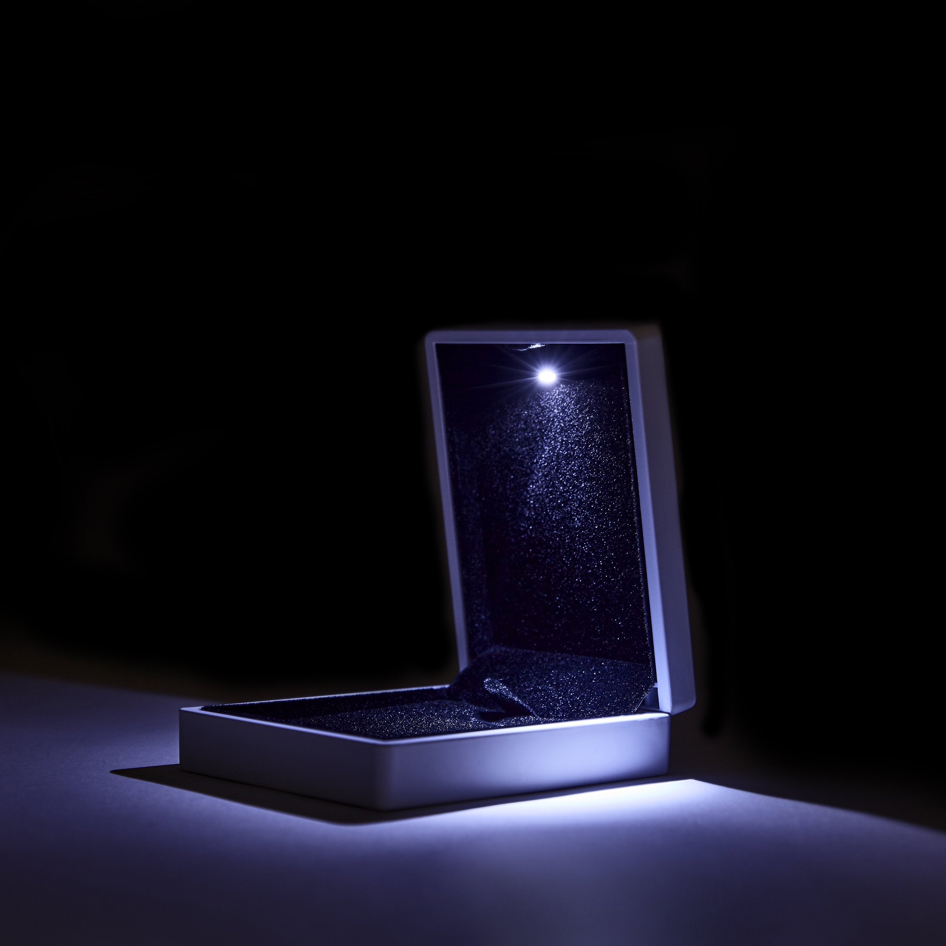 LED LIGHT MINI NECKLACE BOX